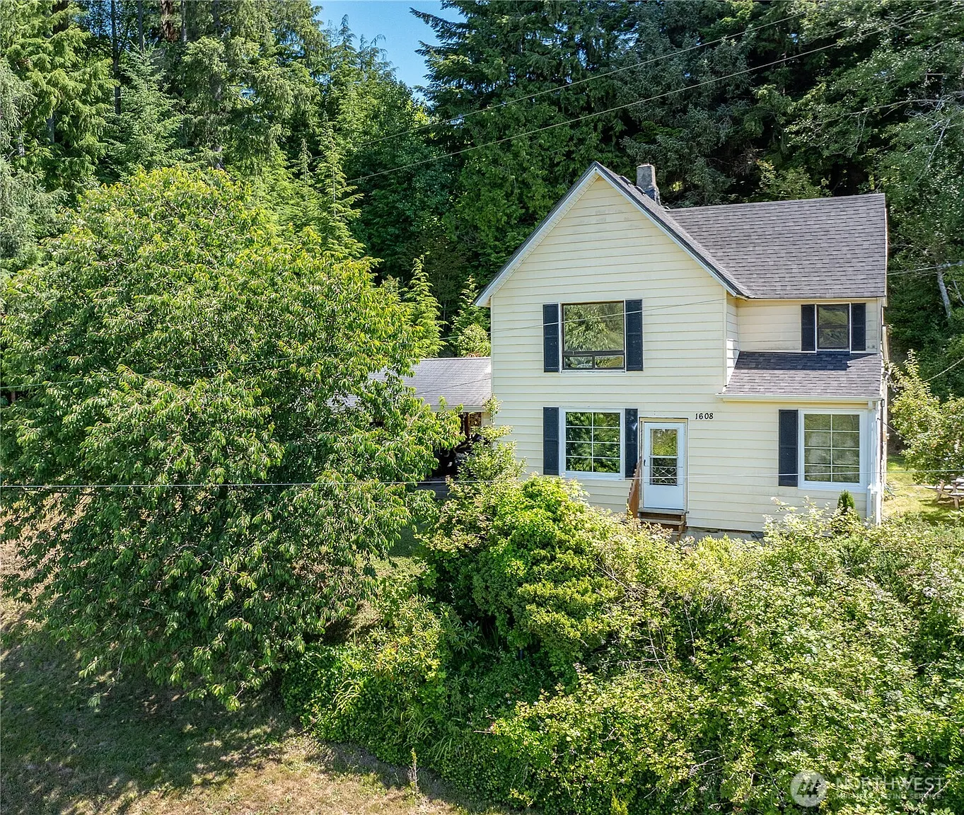 1608 Laura Street photo 1
