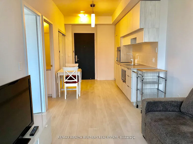 8 Eglinton Ave E #1010 — Photo 9