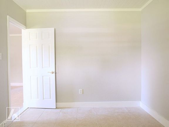 2nd image of 1216 Cloverlawn Ave Unit A