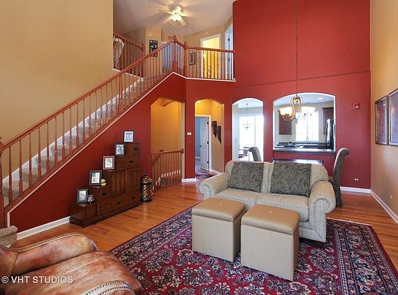 3rd image of 944 Orchard Pond Ct