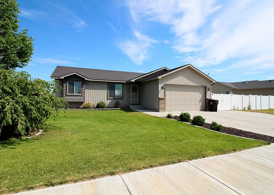 1st image of 3001 E Larson Dr