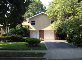 1933 Helen Ct, Merrick, NY 11566