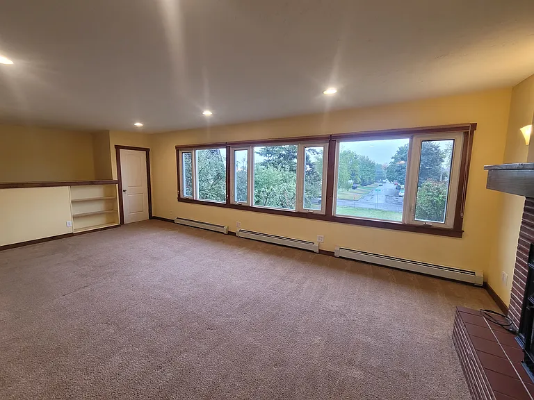 348 W Colorado St — Photo 2