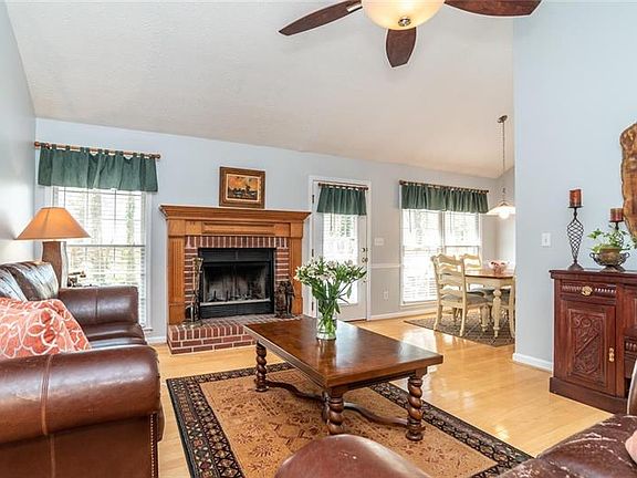 3rd image of 4805 Hillside Ct