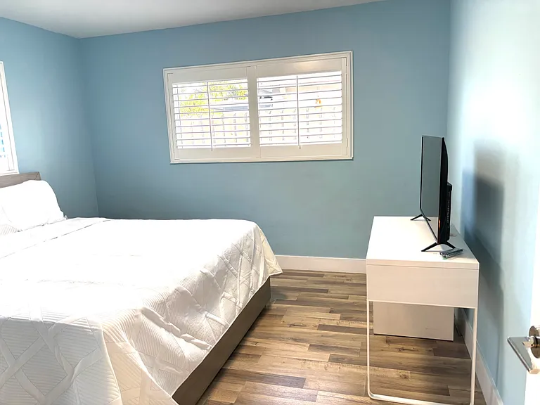NE 3rd Ave — Photo 2