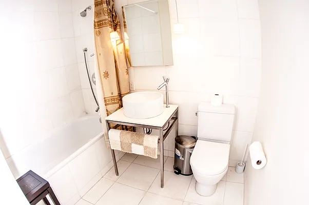 Rented by WIRE International Realty | media 11