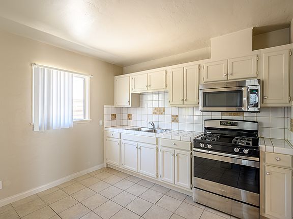 5th image of 2223 W 152nd St