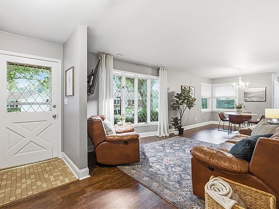 4th image of 10915 Elmwood Dr