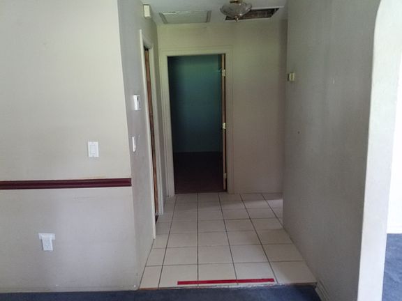 4th image of 637 Sagamore St