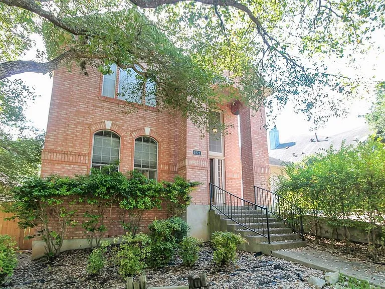 5921 Back Bay Ln — Photo 2