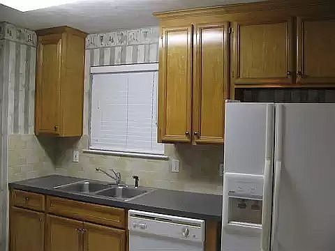 2nd image of 2150 Kinsley Ln