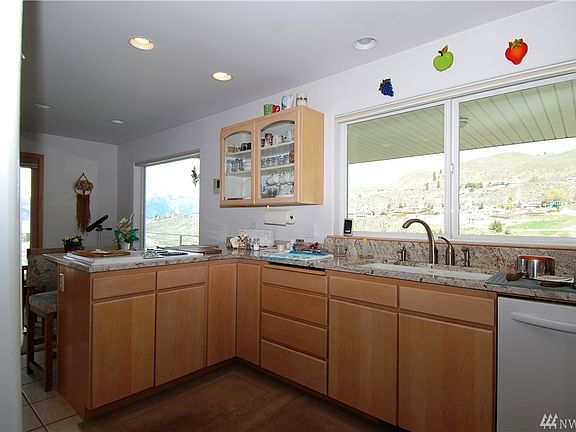 2nd image of 627 Golf Course Pl