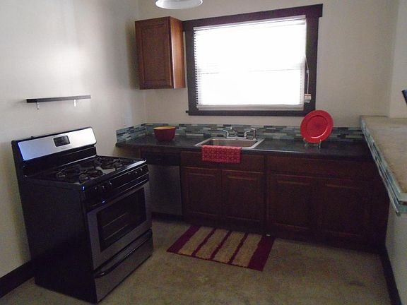 3rd image of 319 Elm Ave