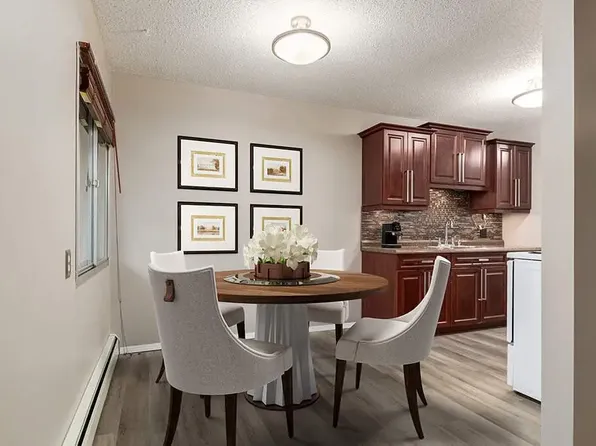 41 Grand Dr #101, Camrose, AB T4V 2J9