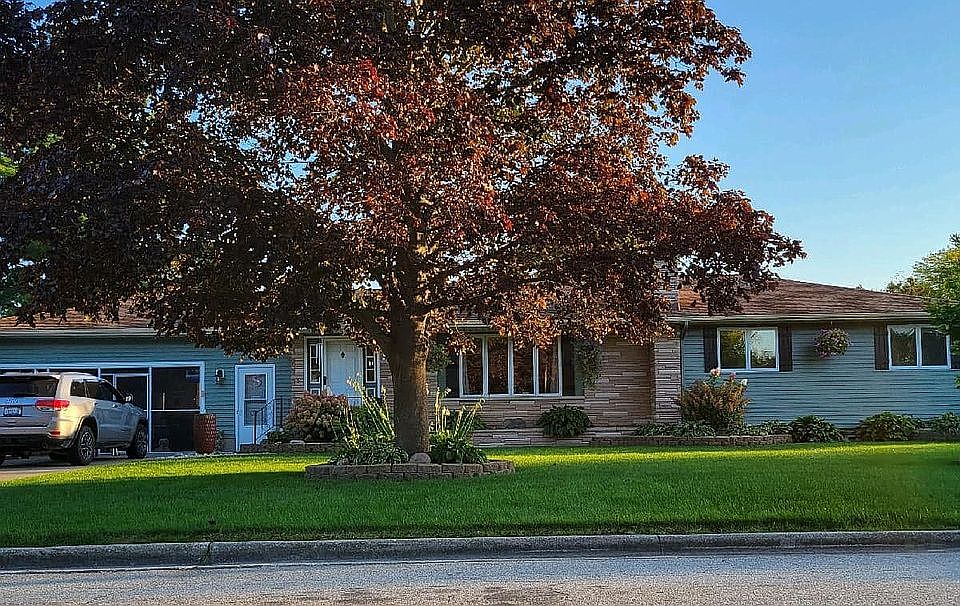 1st image of 3424 Golfview Dr