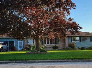3424 Golfview Dr, Bay City, MI 48706