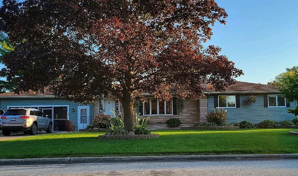 3424 Golfview Dr photo 1