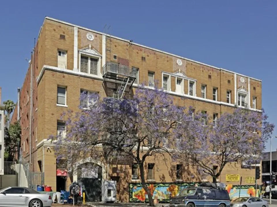 Building Photo 5