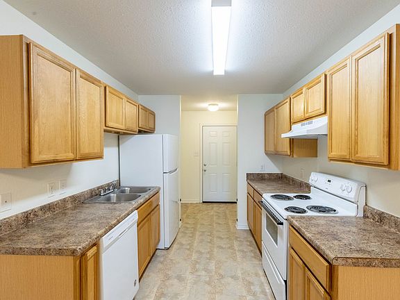 4th image of 17239 Avondale Cir