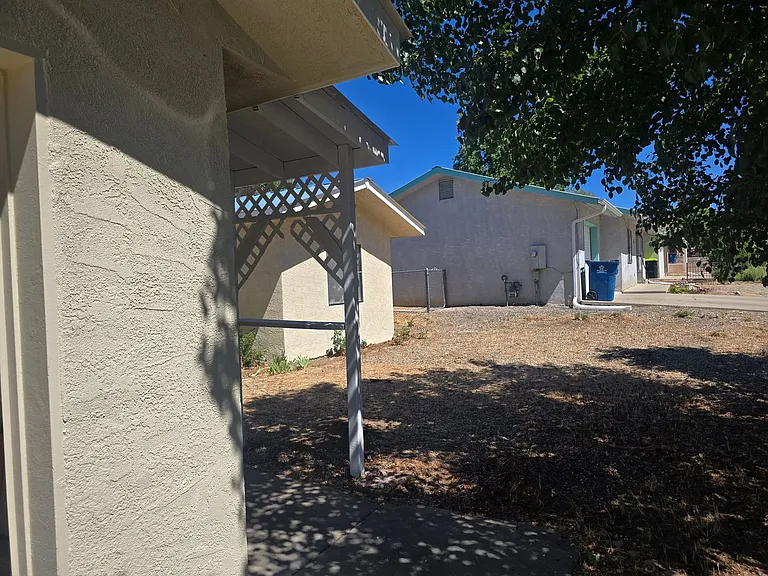 805 Saguaro St — Photo 9