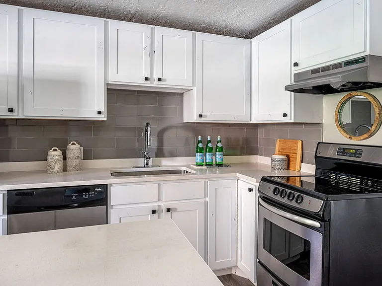 The Ashwell Apartments — Photo 10