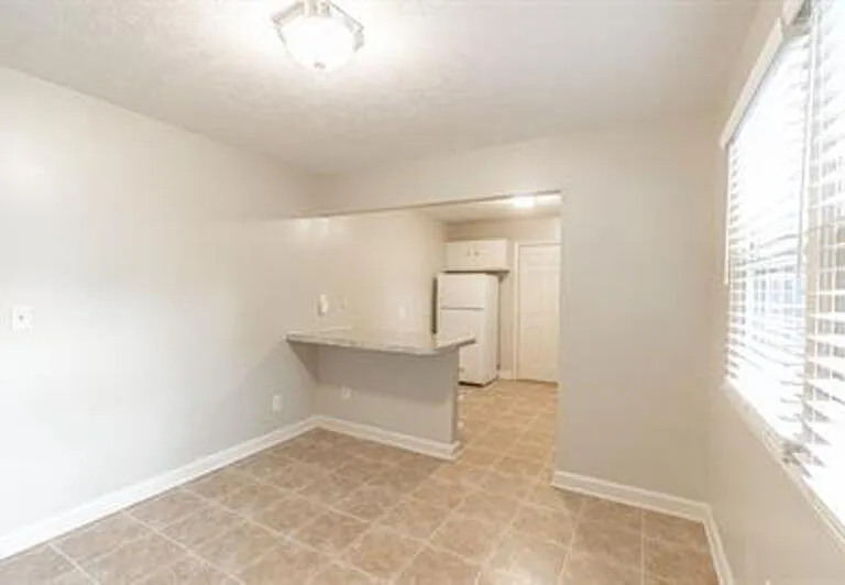 205 N Glover St — Photo 18