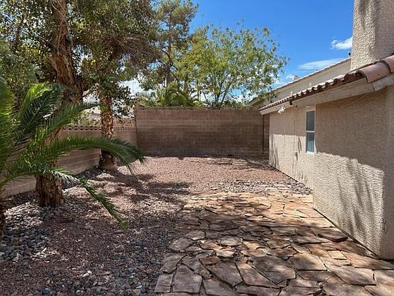 2nd image of 885 Royal Moon Ave