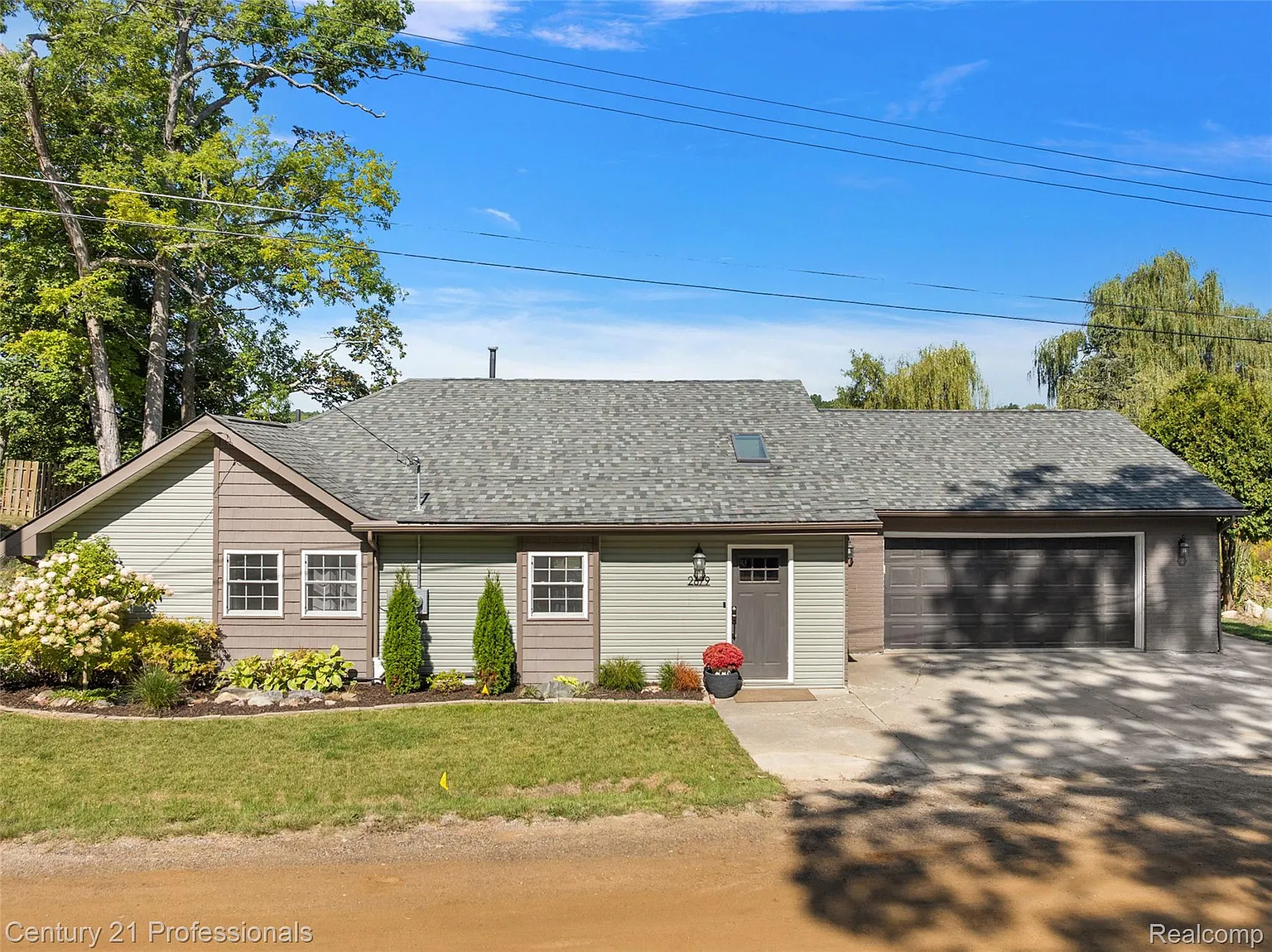 2679 Lakeview Dr photo 1