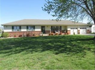 2051 W Loveland Dr, Carthage, MO 64836