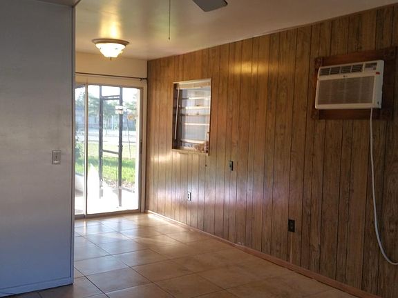 4th image of 876 Poinsettia Dr