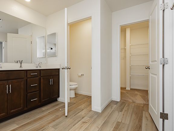 3rd image of 9108 Vesey Ave