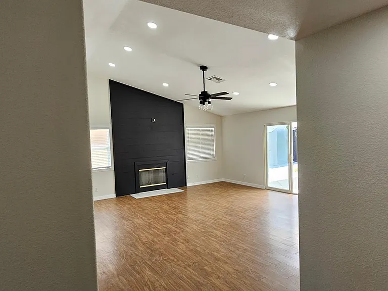 424 E Avenue J11 — Photo 17