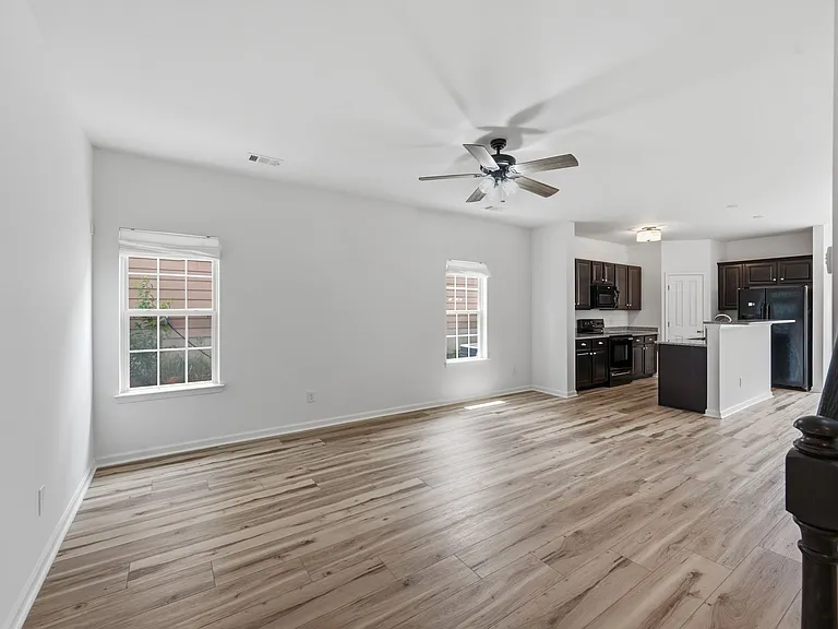 5003 Hemlock Ct — Photo 7