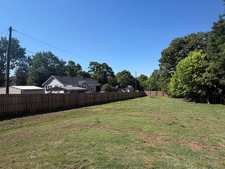 1647 Nazareth Rd — Photo 10