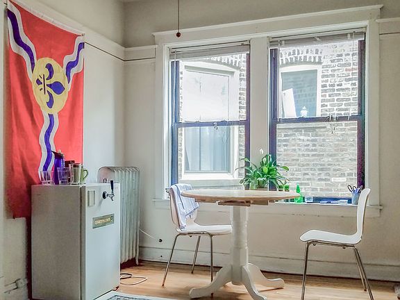 4th image of 4846 N Rockwell St #1