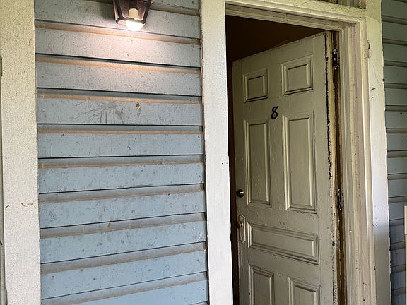 3rd image of 1353 Mineral Spring Rd #8
