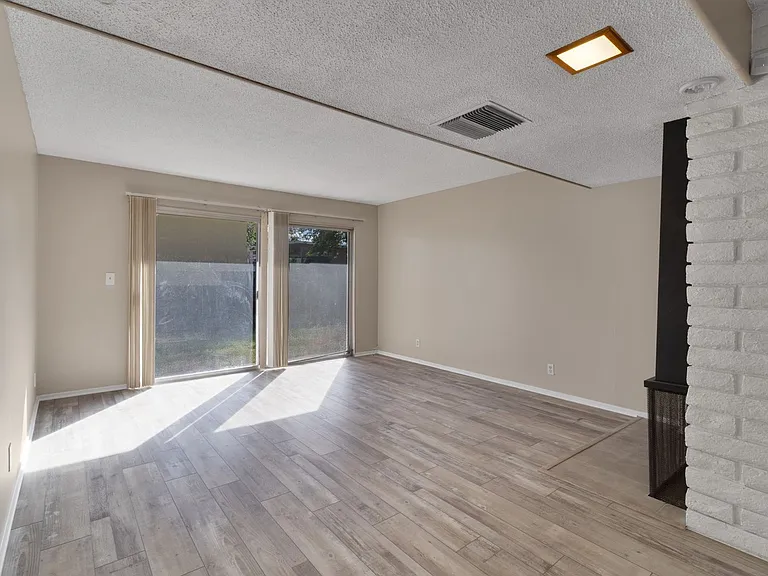 14236 Oxford Pl — Photo 4