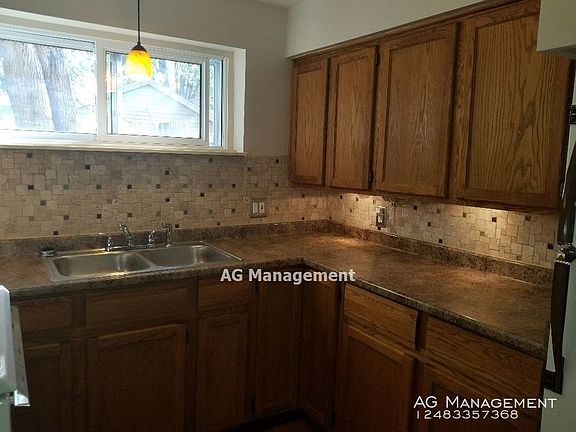 4th image of 157 W New York Ave