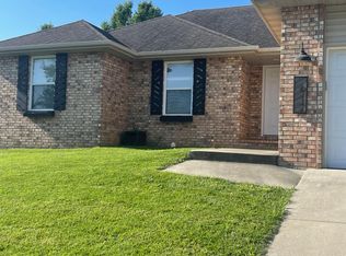 912 Wesley Rd, Nixa, MO 65714