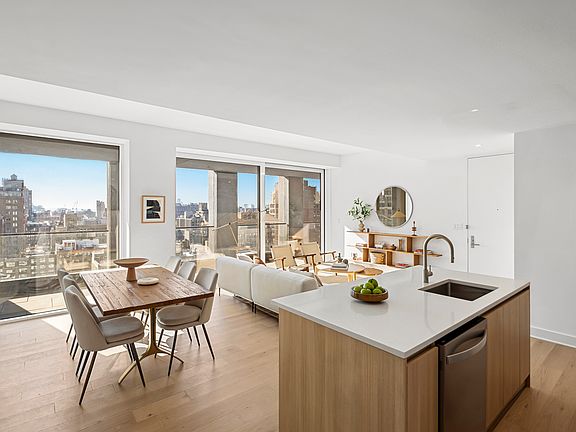 4th image of 225 W 28th St APT 18C