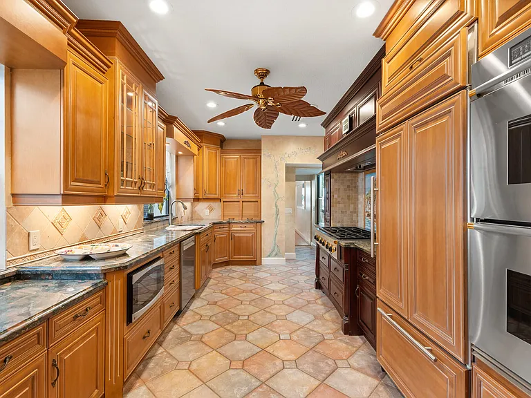 114 S Lake Dr — Photo 14