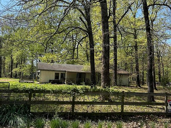 4th image of 70 Phillip Dr