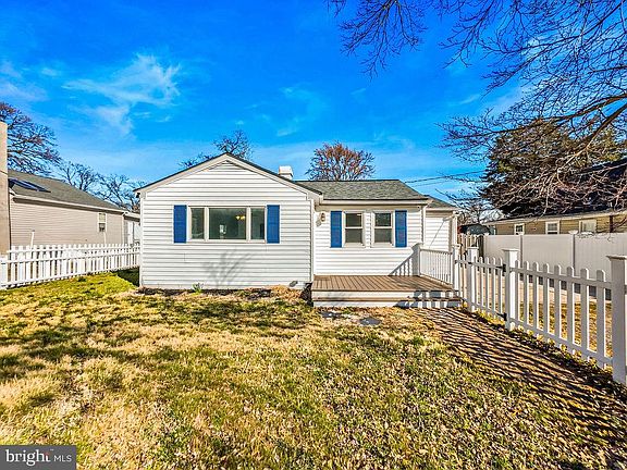 2nd image of 279 Magothy Beach Rd