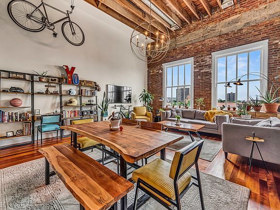 3rd image of 2332 S Michigan Ave APT 407