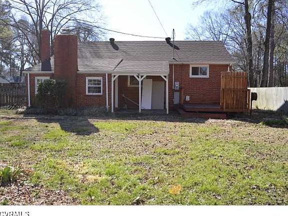 3rd image of 3020 Kenwood Ave