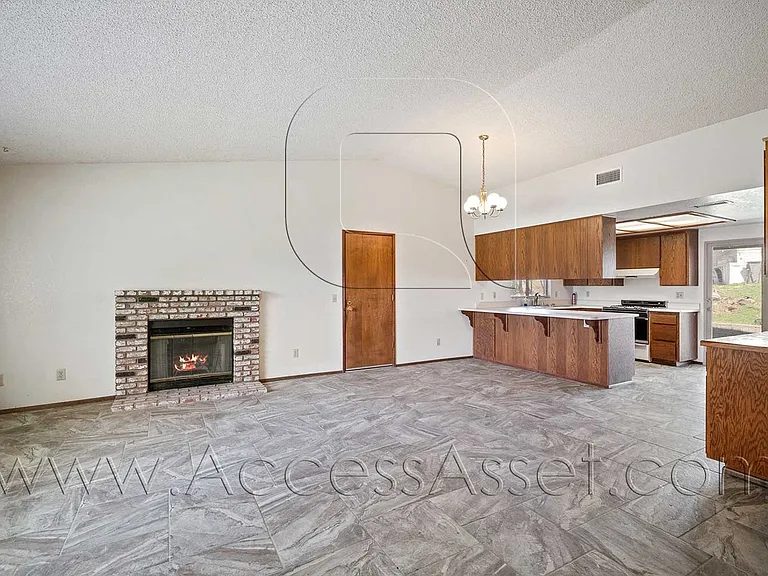 21825 Canyon Dr — Photo 2