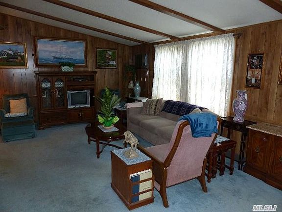 3rd image of 124 Village Cir W