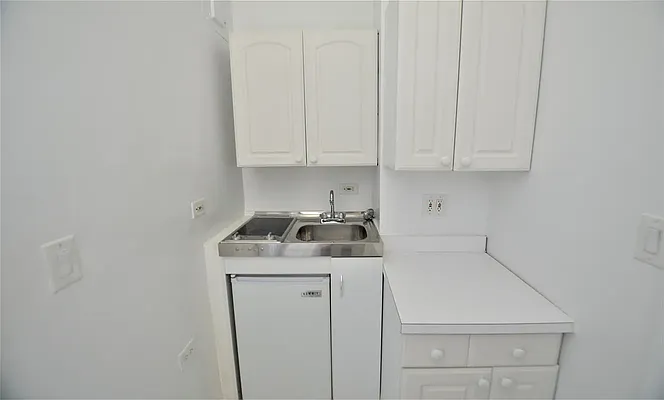 Rented by Manhattan Realty Group | media 4