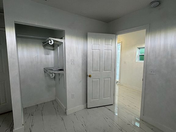 3rd image of 437 SW Bradshaw Cir