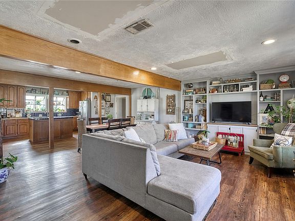 5th image of 315 Fairway Dr